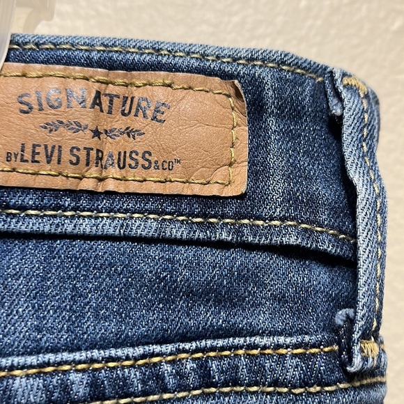 Levi Jean Shorts - Picture 4 of 4